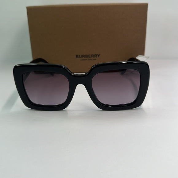 New Authentic Burberry Violet Gradient Square Ladies Sunglasses BE4284 37588H 52 - Picture 5 of 15